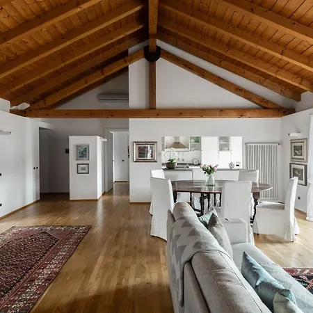 A Casa Nuccia Mansarda By Solutions קומו