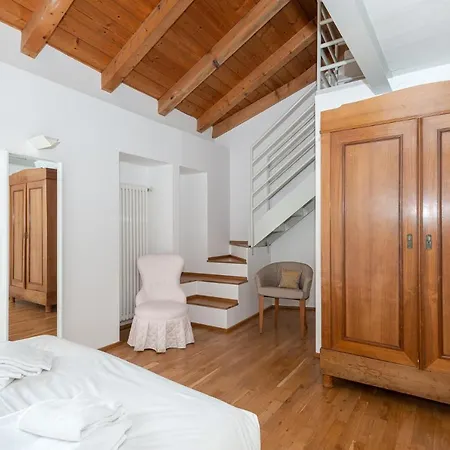 A Casa Nuccia Mansarda By Solutions דירה קומו