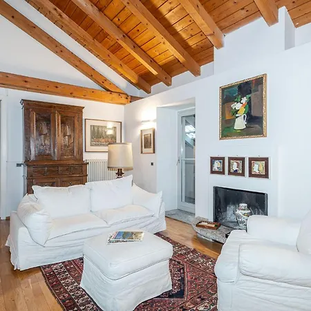 דירה A Casa Nuccia Mansarda By Solutions *