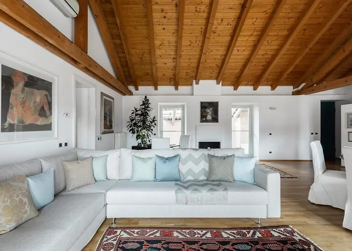 Apartment A Casa Nuccia Mansarda By Solutions *