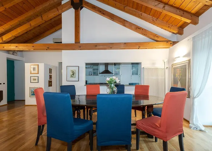 Apartment A Casa Nuccia Mansarda By Solutions