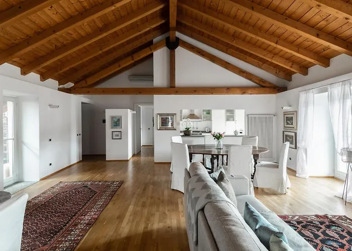 A Casa Nuccia Mansarda By Solutions Como